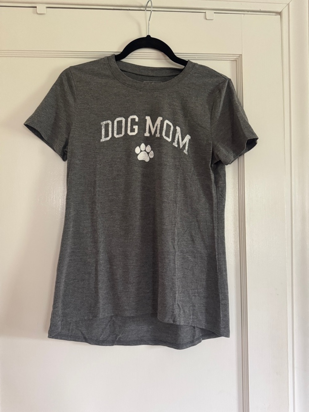 Modern Lux Gray Dog Mom Tee with White Paw Graphic